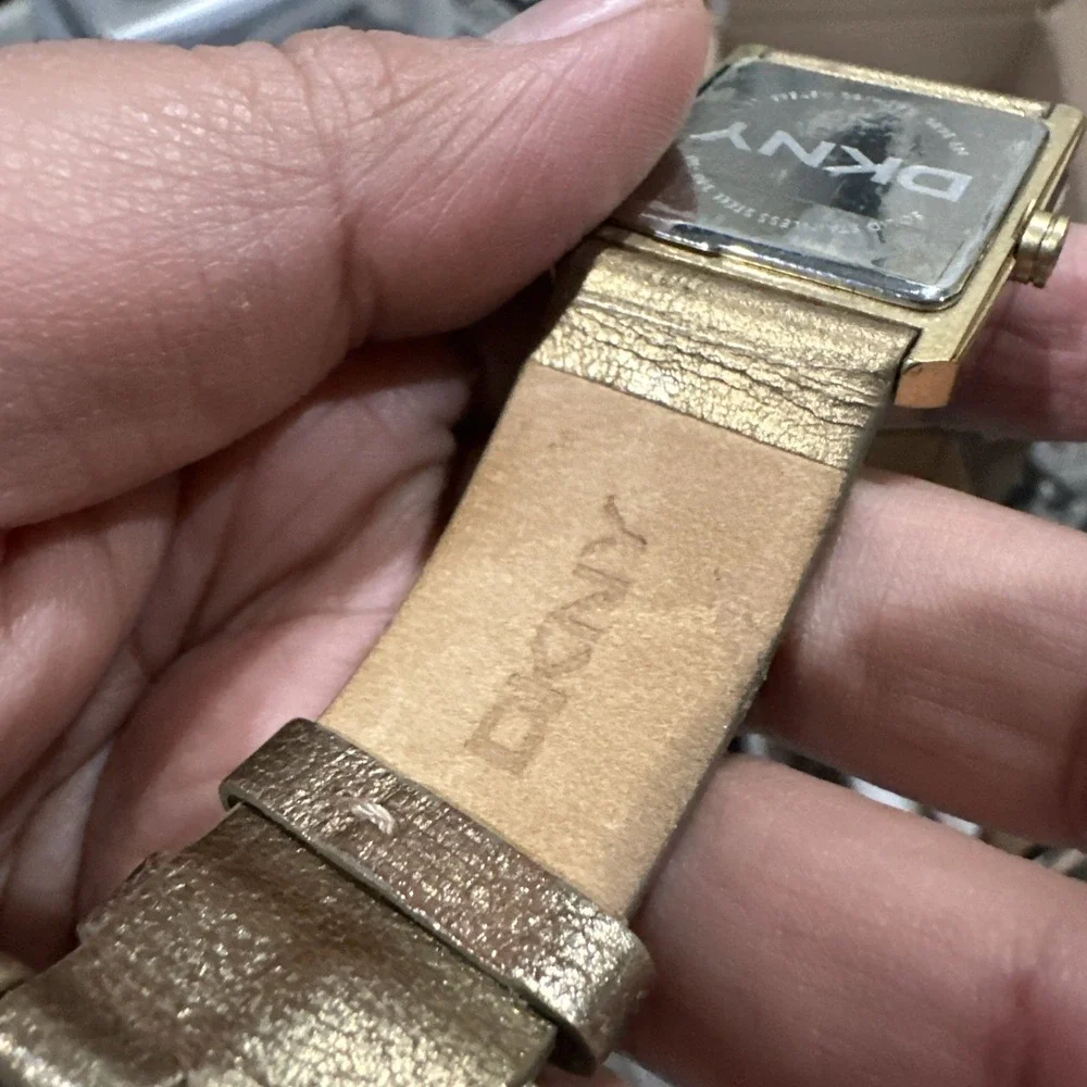Working DKNY Square Crystal Ladies Watch  30mm Gold Strap New Battery Fit 7.5‎